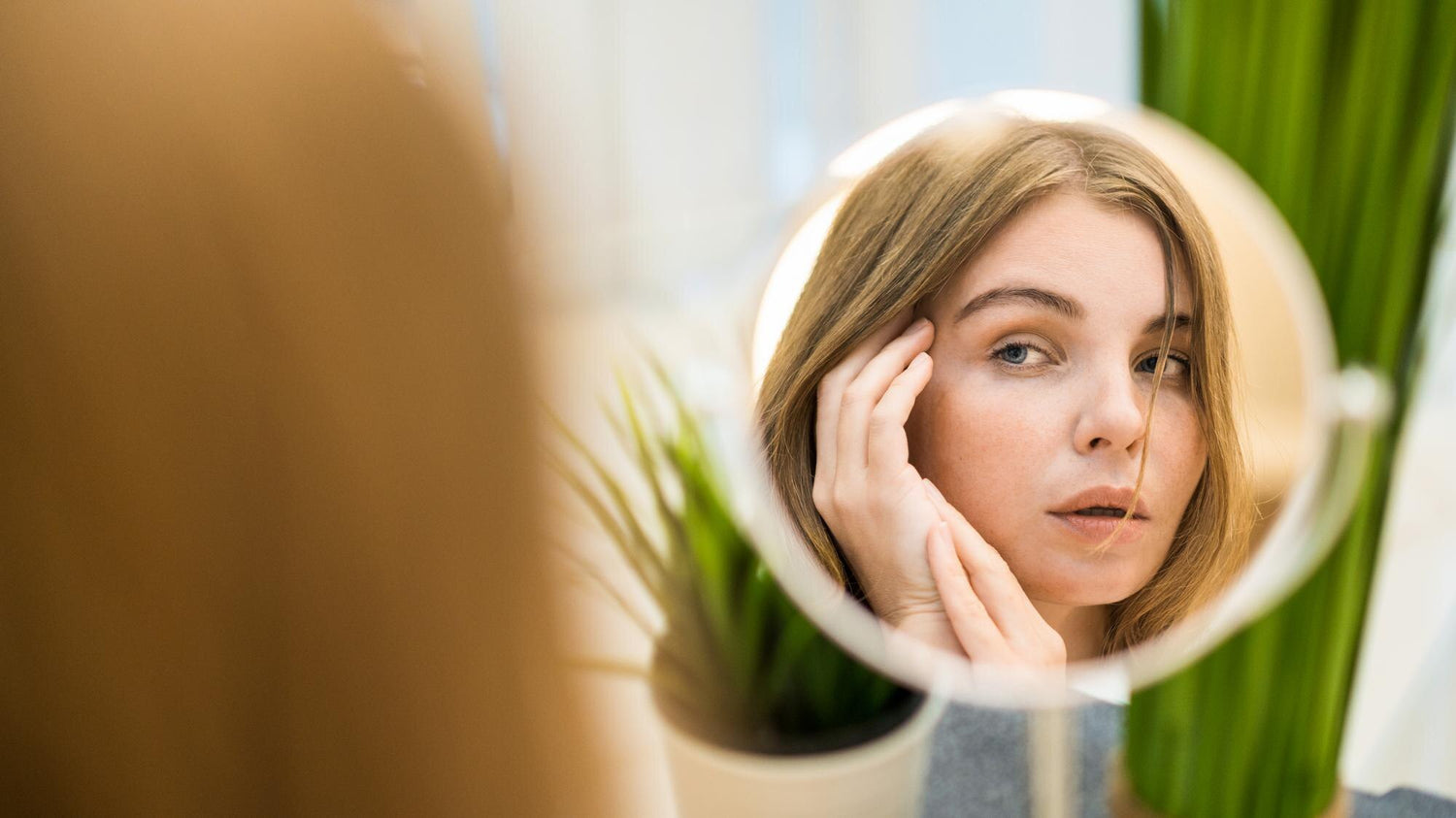 Routine de Soin pour des Cils en Pleine Santé : Sérum, Démaquillage et Plus